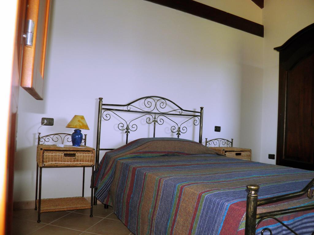 Bed and Breakfast Casa Casti Sant' Antonio di Santadi Habitación foto