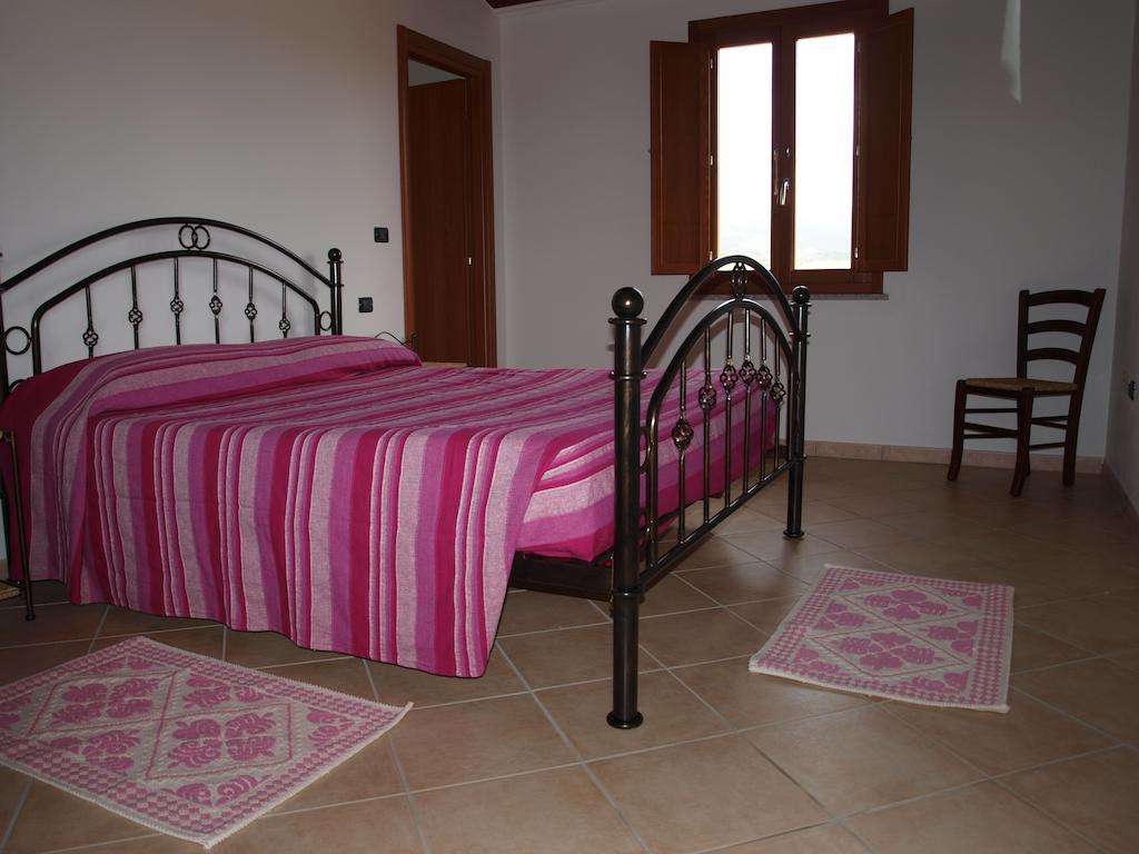 Bed and Breakfast Casa Casti Sant' Antonio di Santadi Habitación foto