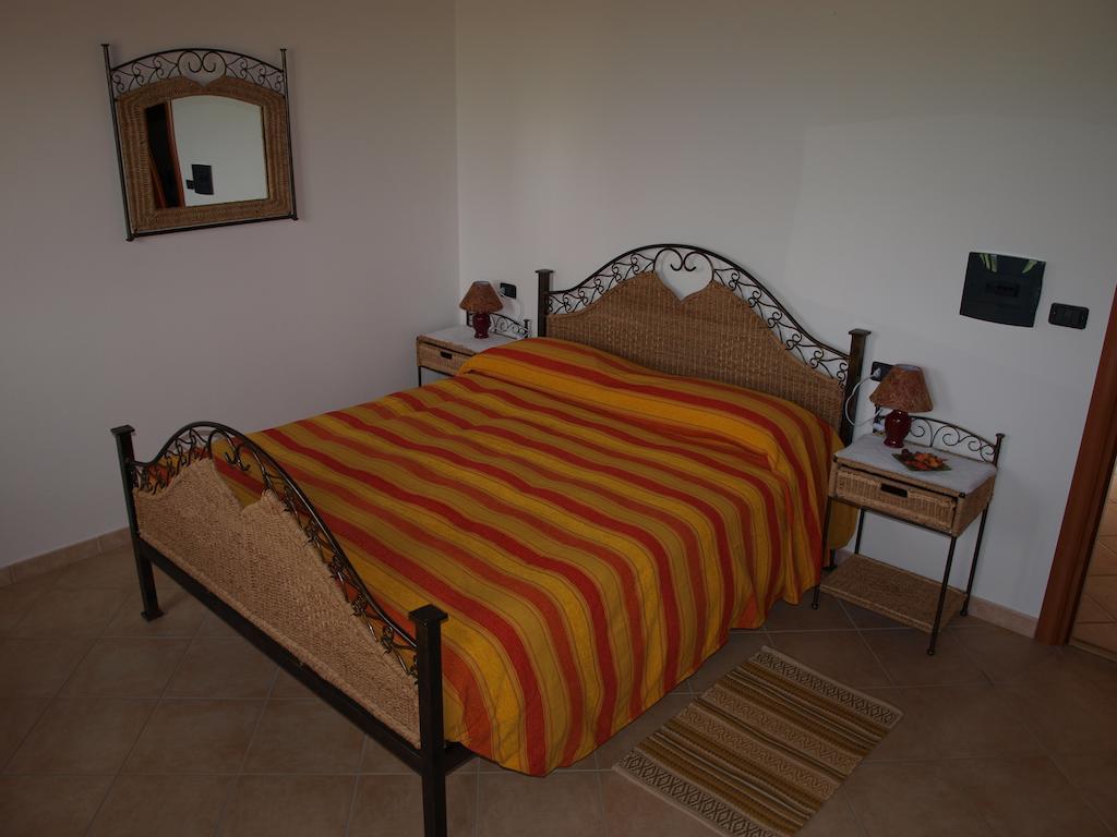 Bed and Breakfast Casa Casti Sant' Antonio di Santadi Habitación foto